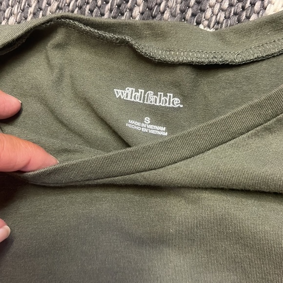 Champion Shorts Small & Wild Fable Small Cropped T Shirts (2) Set - Picture 4 of 4